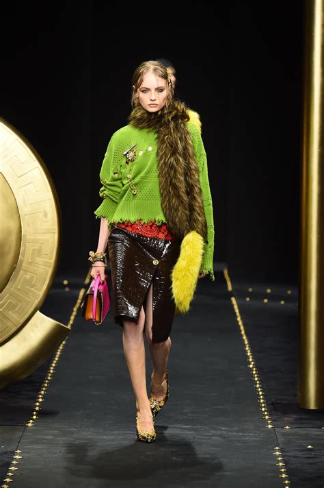 chiusura sfilata versace|versace italia.